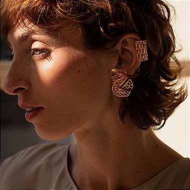 Brinco Vazado Banhado a Ouro 18k - Conexão