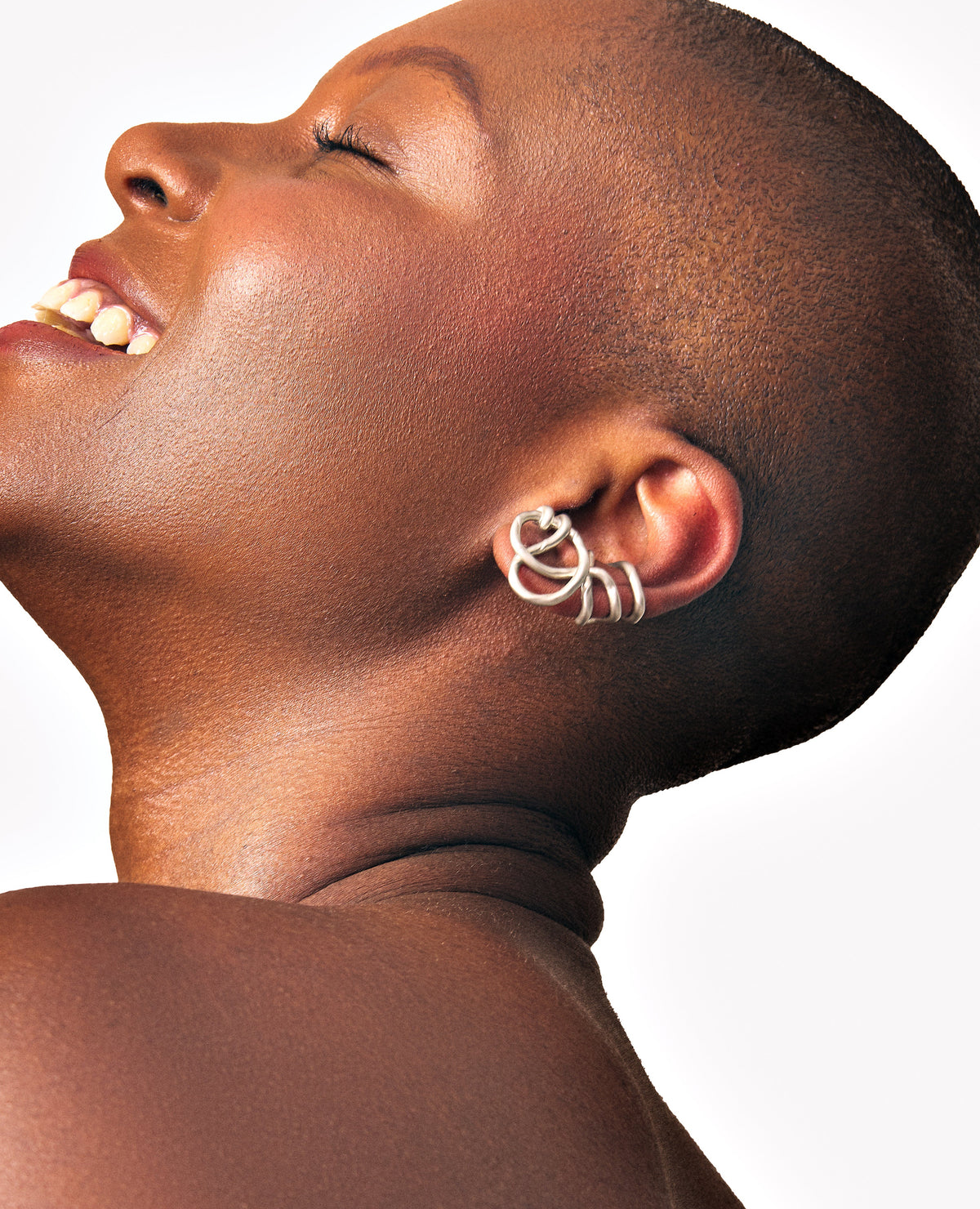 Ear Cuff Banhado a Ródio e Acabamento Acetinado - Opaquê